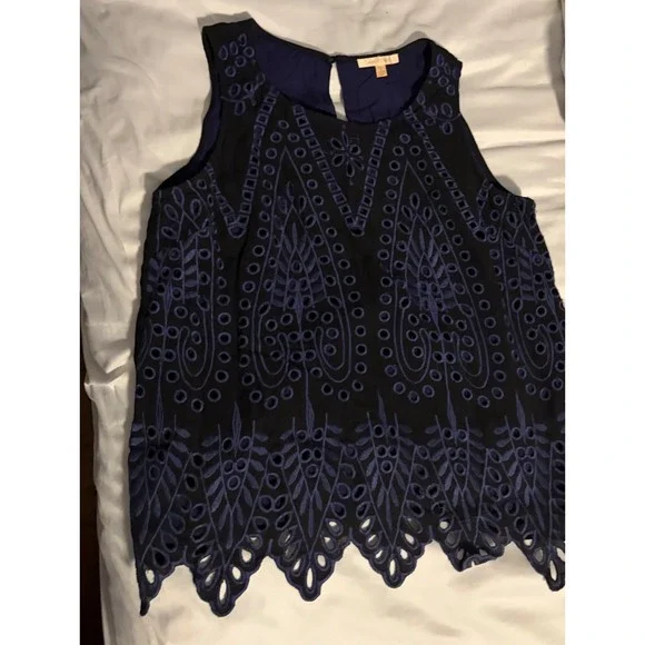 Skies Are Blue Black Navy Eyelet Embroidered Sleeveless Top Scalloped Hem M - Picture 2 of 7